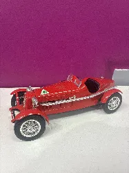 voiture minitaure alpha romeo 2300 monza burago 1/18