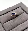 2972240 bague solitaire rond avec oxydes bleu et incolores t58