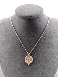 97436445 collier avec pendentif rond orné d'oxydes l45 cm