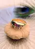 bague bombée sertie d'1 rubis, 5 saphirs, 2 petits diamants et 2 pierres de couleur or 750 millième (18 ct) 9,38g