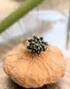 bague chou en or sertie des diamants teintés bleus or 585 millième (14 ct) 3,25g