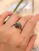 bague chou en or sertie des diamants teintés bleus or 585 millième (14 ct) 3,25g