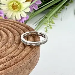 bague en argent alliance sertie de petits oxydes blancs t49,5 argent 925 millième (22 ct) 1,34g