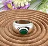 bague en argent avec une pierre verte t51 argent 925 millième (22 ct) 6,95g