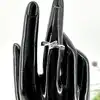 bague en argent ornée d'oxydes noires et blanches t57 argent 925 millième (22 ct) 2,07g