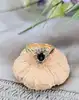 bague marguerite en or centrée d'un saphir entouré de 12 diamants or 750 millième (18 ct) 4,19g