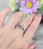 bague or blanc sertie de 3 pierres de couleur or 750 millième (18 ct) 1,57g