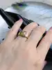 bague or motif carré serti de 4 citrines forme triangle or 750 millième (18 ct) 5,02g