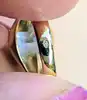 bague signée basile centrée d'une jolie topaze bleue facettée or 750 millième (18 ct) 9,06g