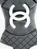 baskets chanel logo cc en cuir de veau bordeaux, blanc et rose
