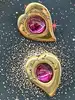 boucles d'oreilles clip yves saint laurent motif coeur doré et pierre rose