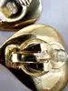 boucles d'oreilles clip yves saint laurent motif coeur doré et pierre rose