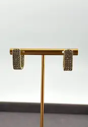 boucles d'oreilles créoles en métal doré avec ligne d'oxydes