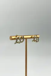 boucles d'oreilles demi-créoles en métal doré avec ligne d'oxydes