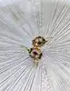boucles d'oreilles dormeuses motifs fleurs vidées chacune sertie d'un rubis or 750 millième (18 ct) 1,15g