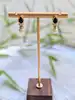 boucles d'oreilles en or chacune sertie d'un saphir forme goutte et une perle de culture pendante or 750 millième (18 ct) 4,61g