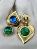 boucles d'oreilles pendantes clip vintage yves saint laurent motif coeurs verts, bleus et dorés