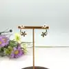boucles d'oreilles perles synthétiques et fleurs dorées