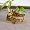 brac bracelet jonc ouvert en forme de vague avec finition martelée
