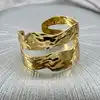 brac bracelet jonc ouvert en forme de vague avec finition martelée