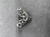 broche coeur pavé d'oxydes en métal argenté
