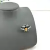 broche en émail motif abeille