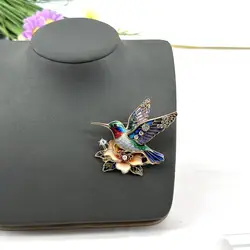 broche en émail motif colibri