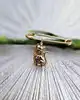 broche épingle orné d'un charm chat or 750 millième (18 ct) 1,39g