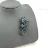 broche hippocampe pavée d'oxydes