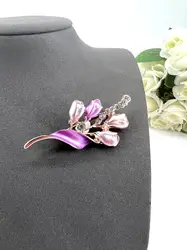 broche motif bouquet de fleurs violettes
