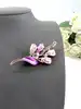 broche motif bouquet de fleurs violettes