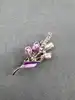 broche motif bouquet de fleurs violettes