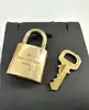 cadenas louis vuitton avec une clé