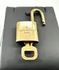 cadenas louis vuitton avec une clé