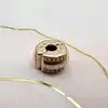 charm pandora clip lignes pavé et logo scintillant blanc
