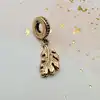 charm pandora feuille de chêne avec cristaux violets et roses