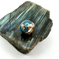 charm pandora vagues scintillantes et poissons