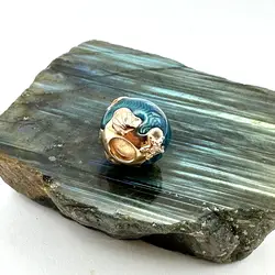 charm pandora vagues scintillantes et poissons