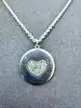 collier en argent présente un pendentif rond avec un coeur scintillan au centre argent 925 millième (22 ct) 2,95g