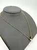 collier louis vuitton essential v en laiton à finition dorée
