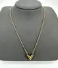 collier louis vuitton essential v en laiton à finition dorée