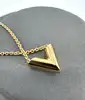 collier louis vuitton essential v en laiton à finition dorée