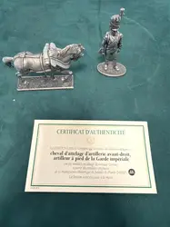 figurines en plomb soldats de la grande armée napoléonienne - cheval d'attelage d'artillerie avant droit, artilleur à pied de la g
