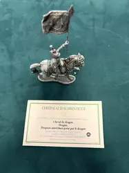 figurines en plomb soldats de la grande armée napoléonienne - cheval de dragon,n dragon, drapeau autrichien porté par le dragon