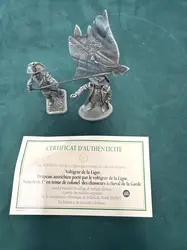 figurines en plomb soldats de la grande armée napoléonienne - voltigeur de la ligne, drapeau autrichien porté par le voltigeur de 