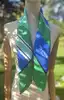 foulard balenciaga en soie vert et bleu à motif géométrique