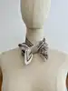 foulard beige réversible double face avec anneau pavé de strass