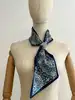 foulard bleu réversible double face avec anneau pavé de strass