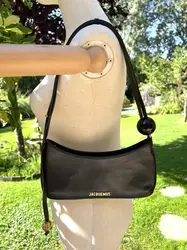 jacquemus sac le bisous perle en cuir noir lisse