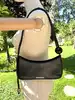 jacquemus sac le bisous perle en cuir noir lisse